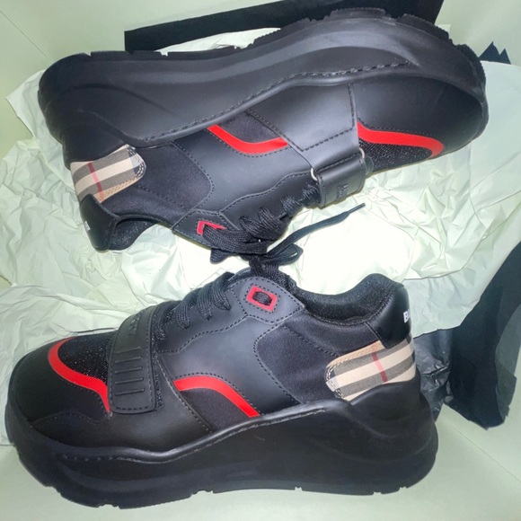 Burberry runners - Picture 1 of 5